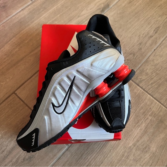 Nike Shox R4 - Picture 4 of 8